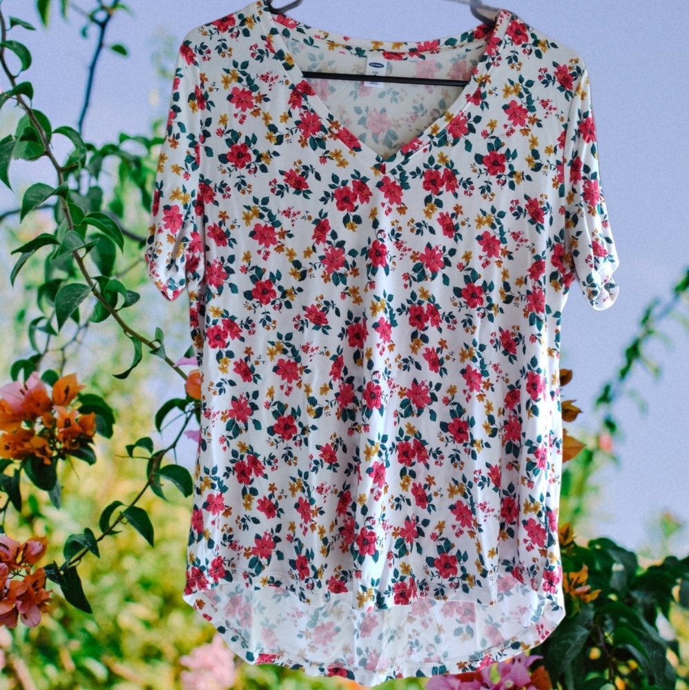 Old Navy Luxe Floral V-Neck - Petite M